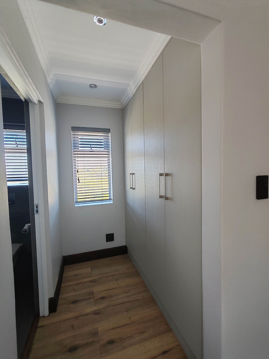 7 Bedroom Property for Sale in Perlemoenbaai Western Cape